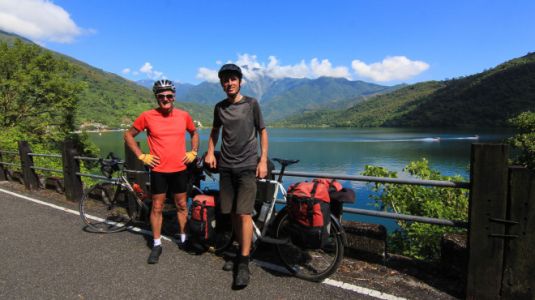 Bike-tour-around-yilu-lake-taiwan